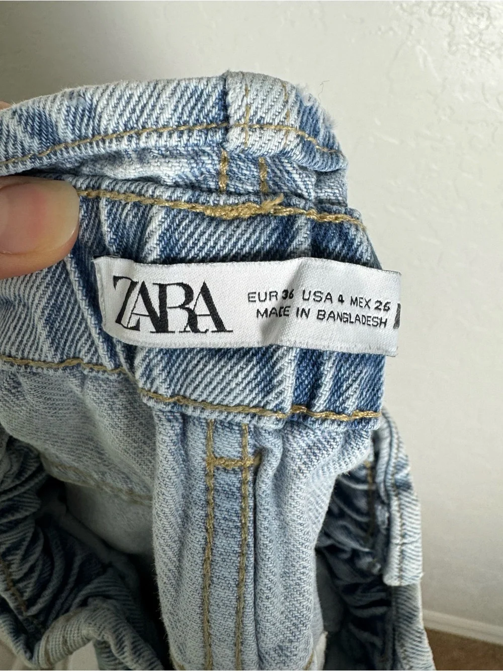 Zara High Rise Paperbag Denim Shorts Light Wash Baggy Size 4